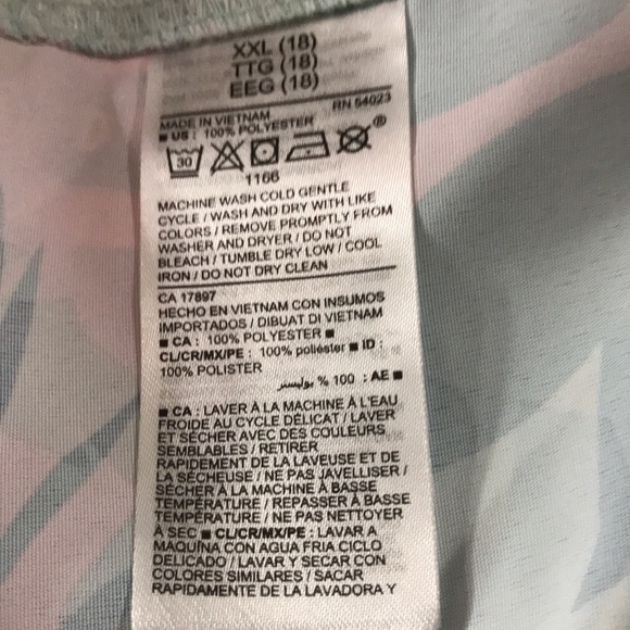 Old Navy Women’s Size XXL/Size 18 Dry Quick Colorful Shorts - Picture 7 of 7
